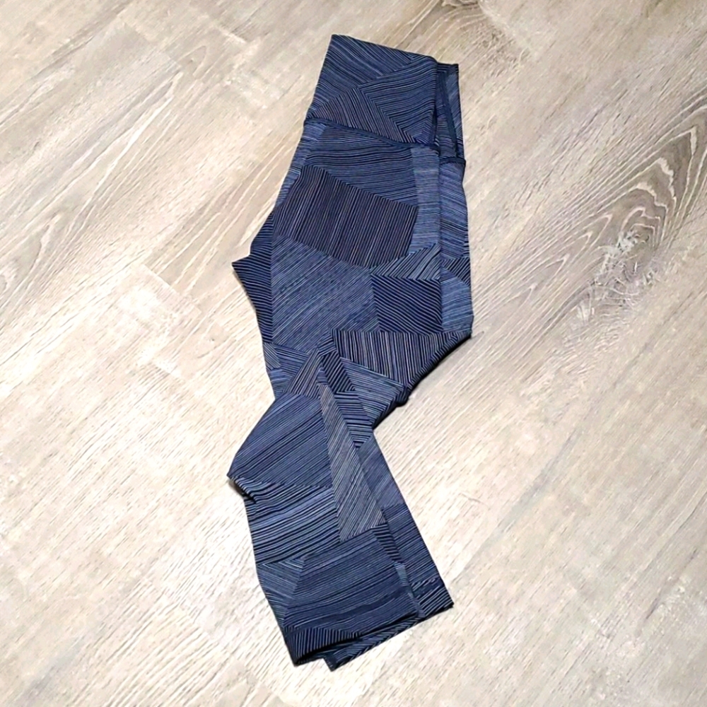 Lululemon athletica blue abstract capris high waist women size 4